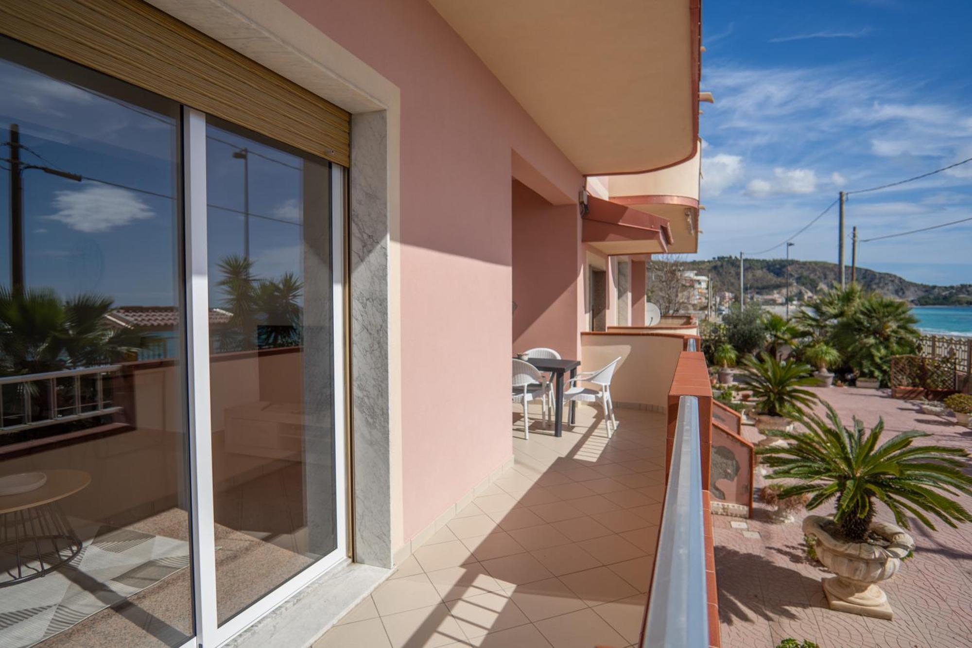 Casa Erika Apartment Bova Marina Exterior photo